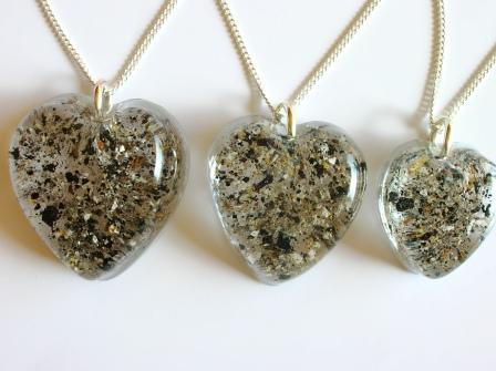 Memorial resin pendants for ashes