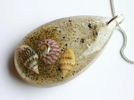 Ashes, shells and sand keepsake pendant