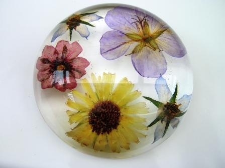 Custom paperweight for flowers